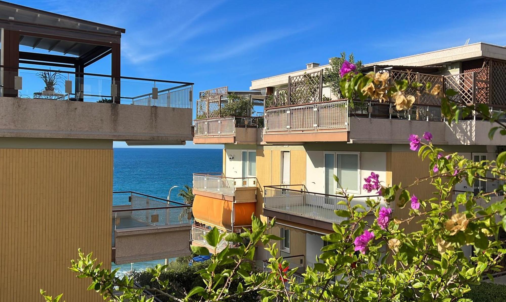 Tre Ponti Beach Apartment - Terrazzo Vista Mare سانريمو المظهر الخارجي الصورة